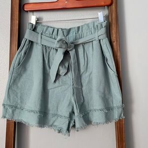 NWT. Cotton lined paper bag waist shorts